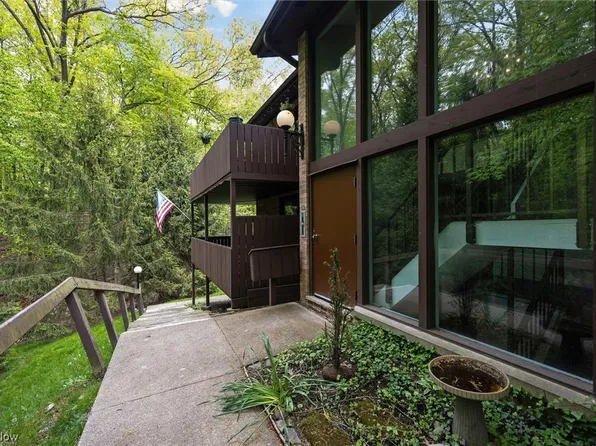 6840 Carriage Hill Dr #D-41, Brecksville, OH 44141