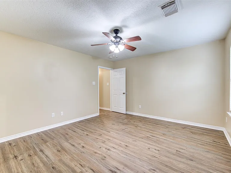 605 Center St #B — Photo 22