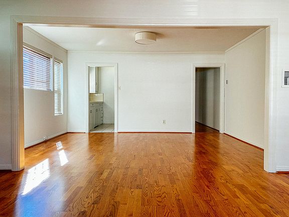 5th image of 3320 Bellevue Ave