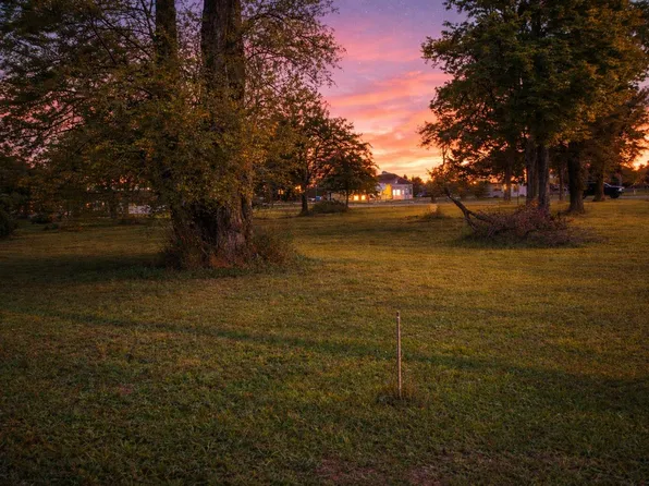 607 W Shaw St, Howard City, MI 49329