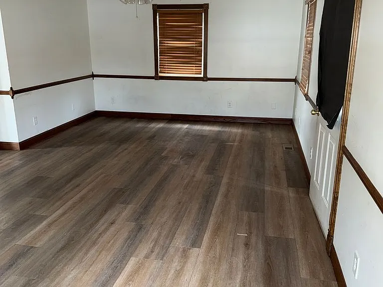 108 S Hesperia St — Photo 2