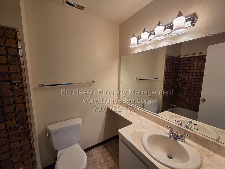 5266 Evonne Ave — Photo 9