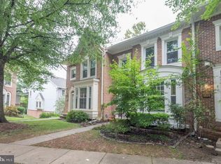 3926 Valley Ridge Dr, Fairfax, VA 22033