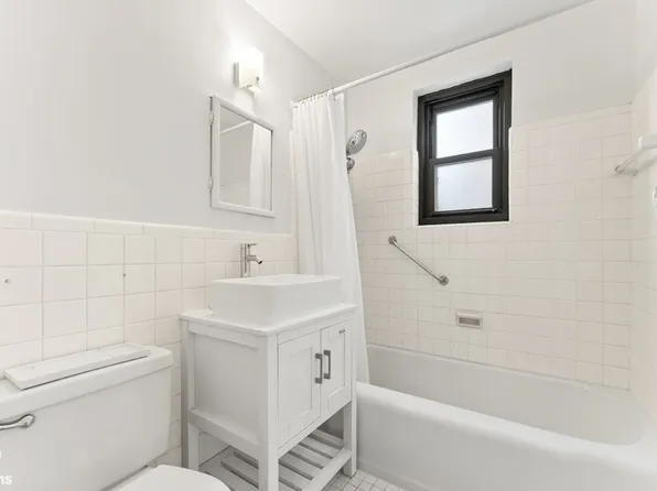 11 Riverside Drive image 6 of 12