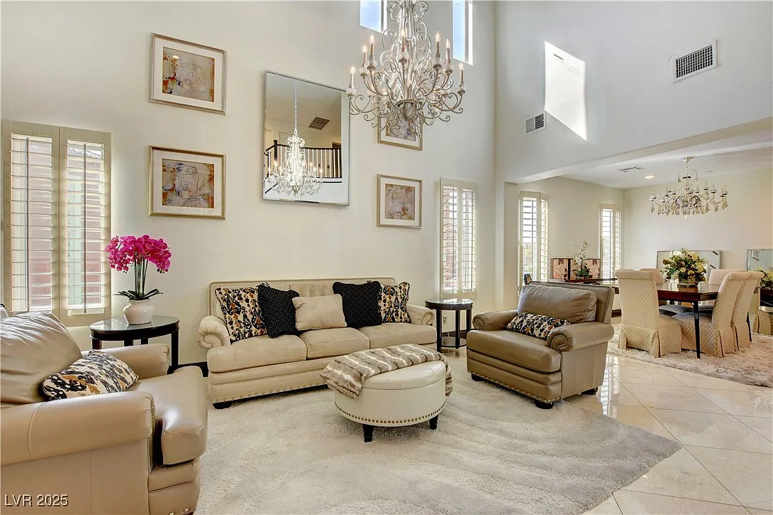 5 bed, 3.5 bath, 3765 sqft, $5,000 — Photo 4