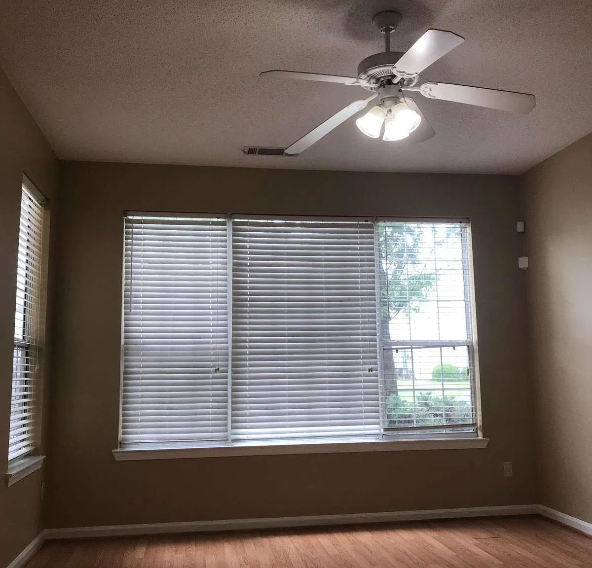 3 bed, 2.5 bath, 1432 sqft, $1,400 — Photo 4