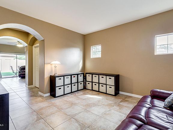 5th image of 560 E Rainbow Dr