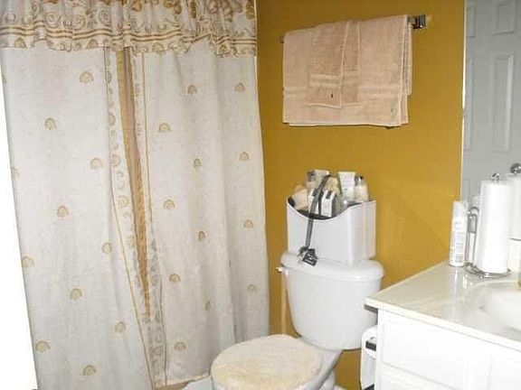 1st Floor Bathroom