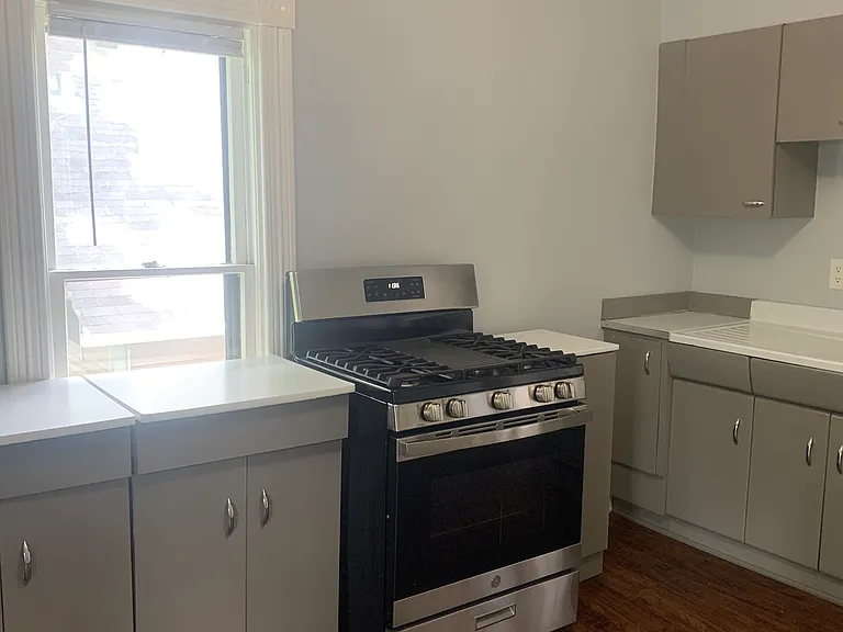 887 Weeks Ave SE #2 — Photo 2