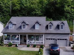 142 Stoney Brook Dr, Van Lear, KY 41265