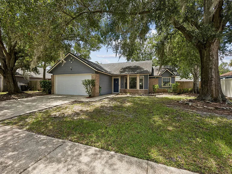 8362 Rockridge Dr — Photo 4