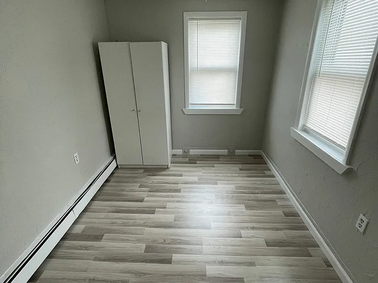 Sumner St — Photo 3