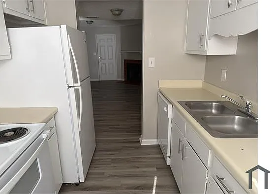 2 bed, $1,100 — Photo 3