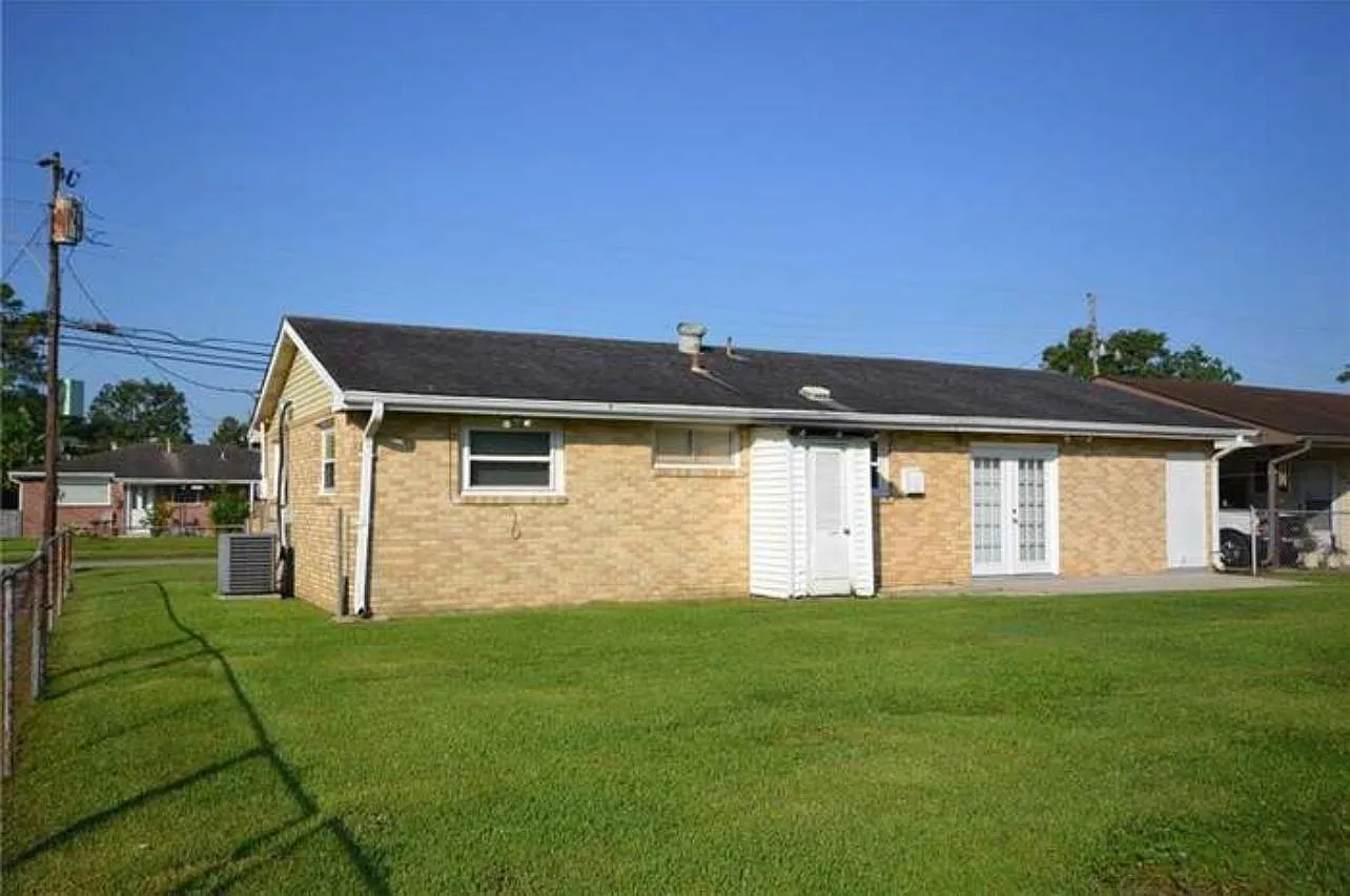 17 Dolores Dr — Photo 2