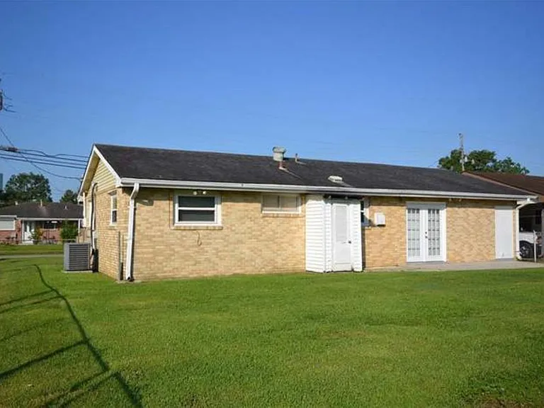 17 Dolores Dr — Photo 2