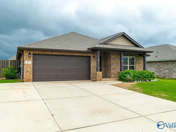 37 Sage Oak Dr, Decatur, AL 35603