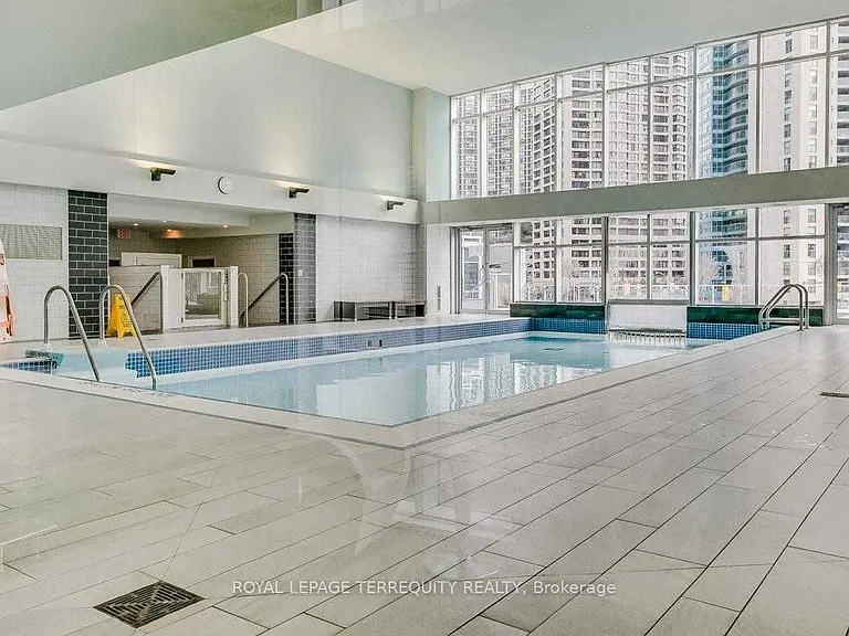 218 Queens Quay W #2605 — Photo 22