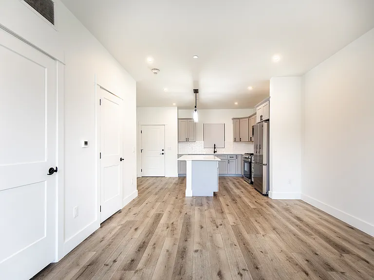 1704 Lincoln St #A — Photo 5