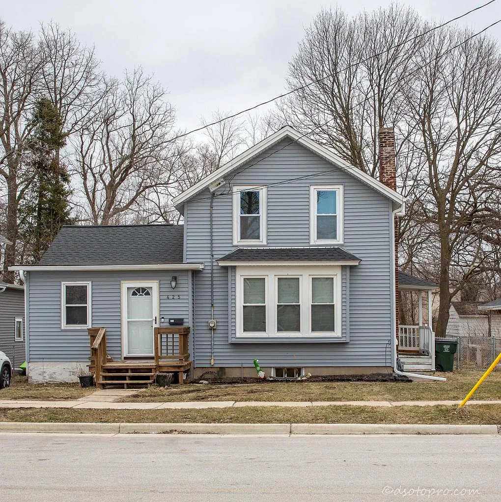 425 Wood STREET photo 1