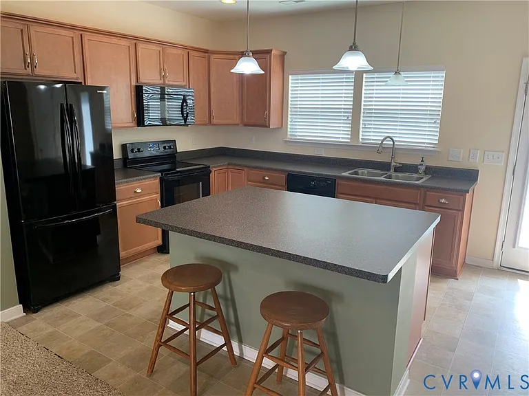 8213 Center Path Ln — Photo 7