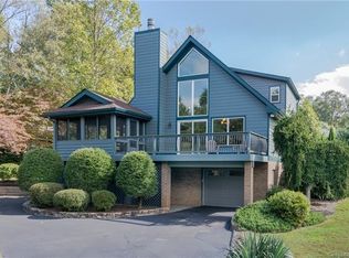 1451 Mountain Meadow Dr, Hendersonville, NC 28739