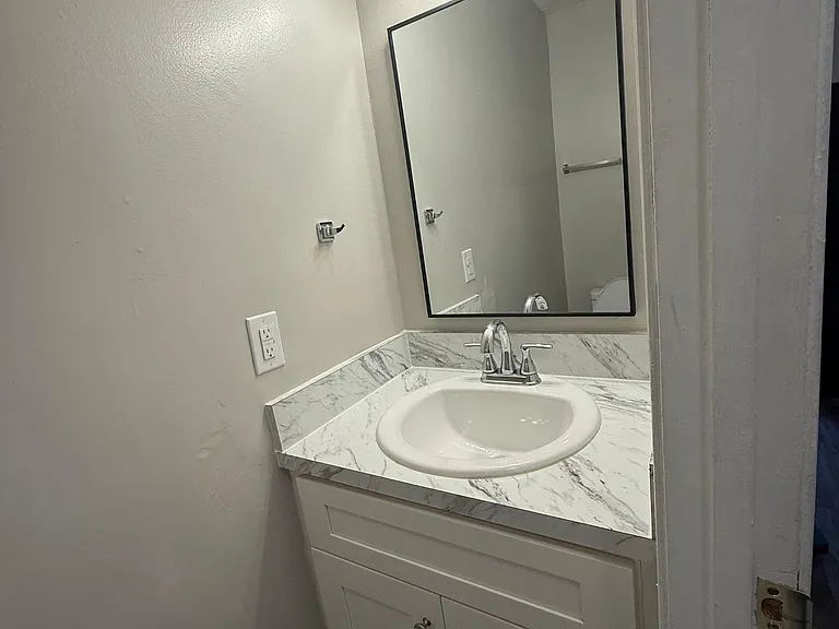 813 Holder Ct #1 — Photo 10
