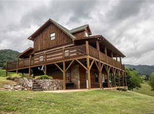 5 Pleasure Ln, Clyde, NC 28721