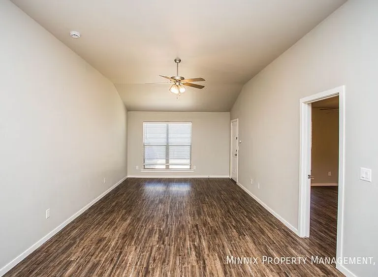 2113 N Jayton Ave #B — Photo 21