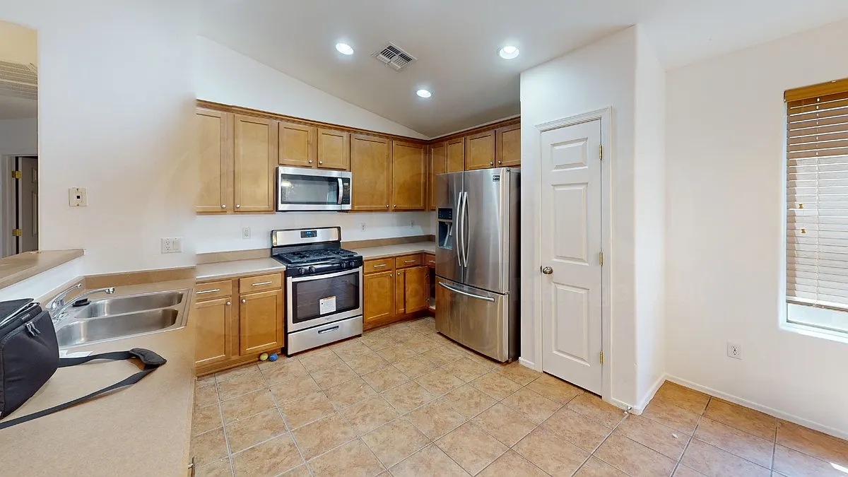 4 bed, 2.0 bath, 1538 sqft, $1,799 — Photo 4
