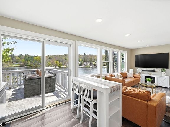5th image of 51 Goldfinch Ln