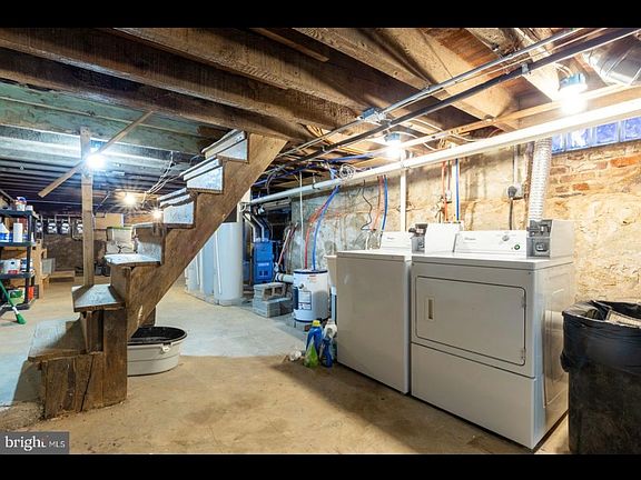 2nd image of 2045 N Howard St #3F