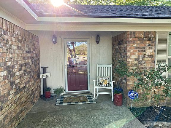 5th image of 701 Tanglewood Dr