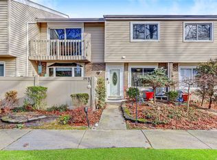 210 Springmeadow Dr UNIT D, Holbrook, NY 11741