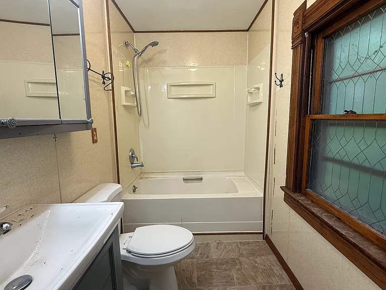 1041 Carrington St — Photo 12