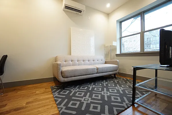 Rented by Rennit Inc. | media 7