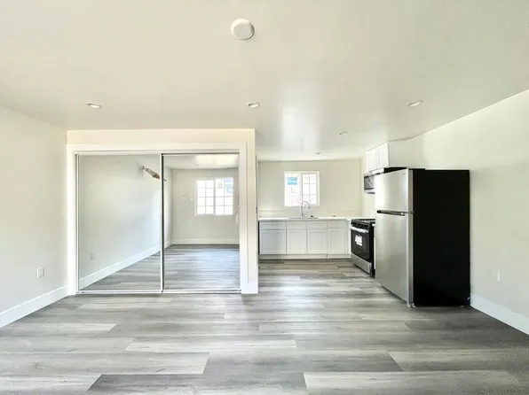 7048 Hazeltine Ave, Van Nuys, CA 91405