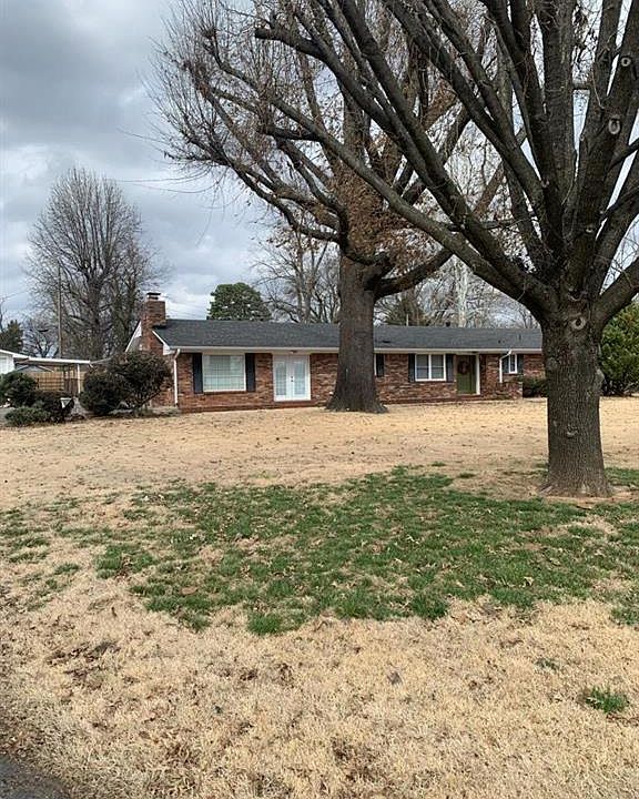 205 E Quesenbury Ave Sallisaw Ok 74955 Mls 1044506 Zillow