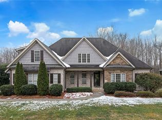 8925 Grove Park Dr, Oak Ridge, NC 27310