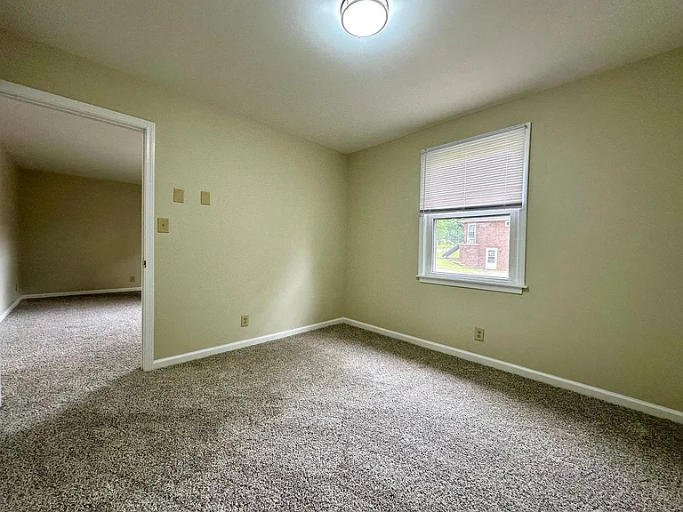 1906 Batts Ln — Photo 15
