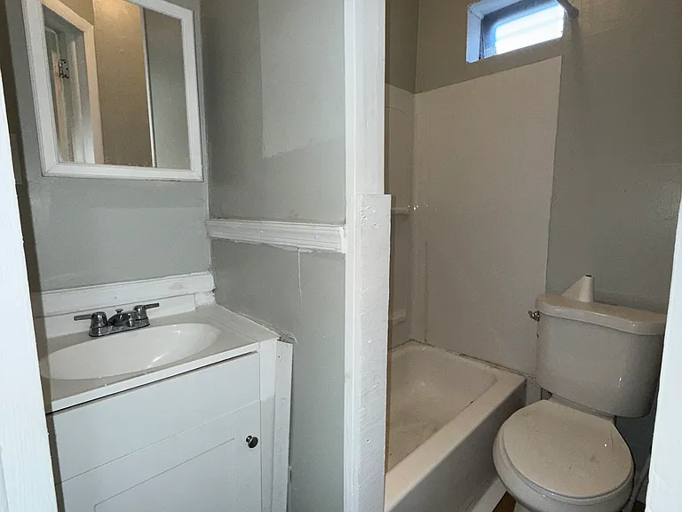 247 E Mayfield St — Photo 10