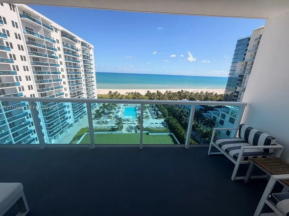 2301 Collins Ave #1139
