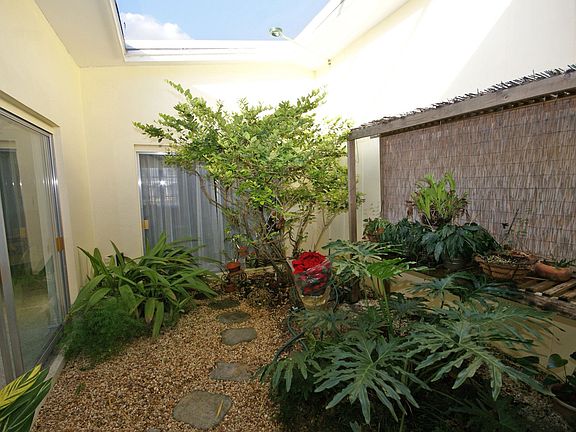 Large Atrium in Middle of Home