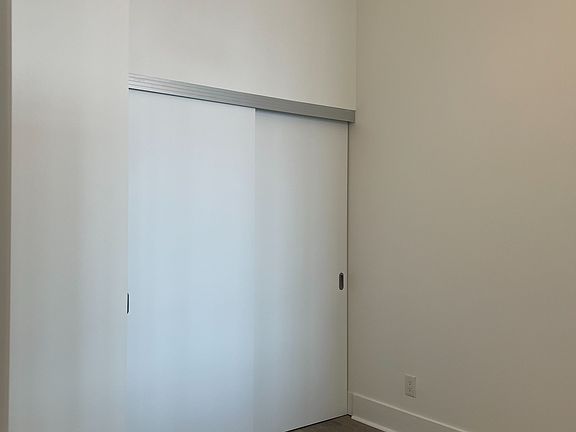 4th image of 32 Davenport Rd #2105