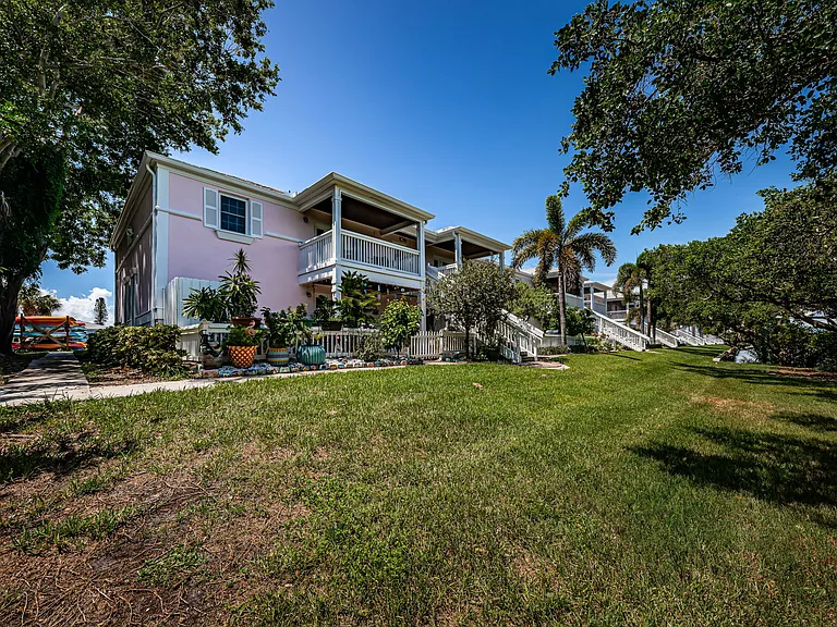 251 Pompano Dr SE #D — Photo 35