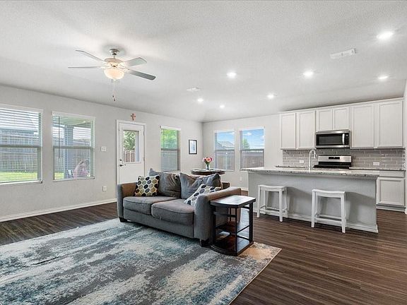 4th image of 2413 Lalun Ln