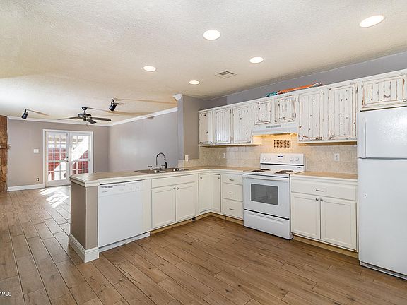 3rd image of 107 Williamsburg Cir APT A