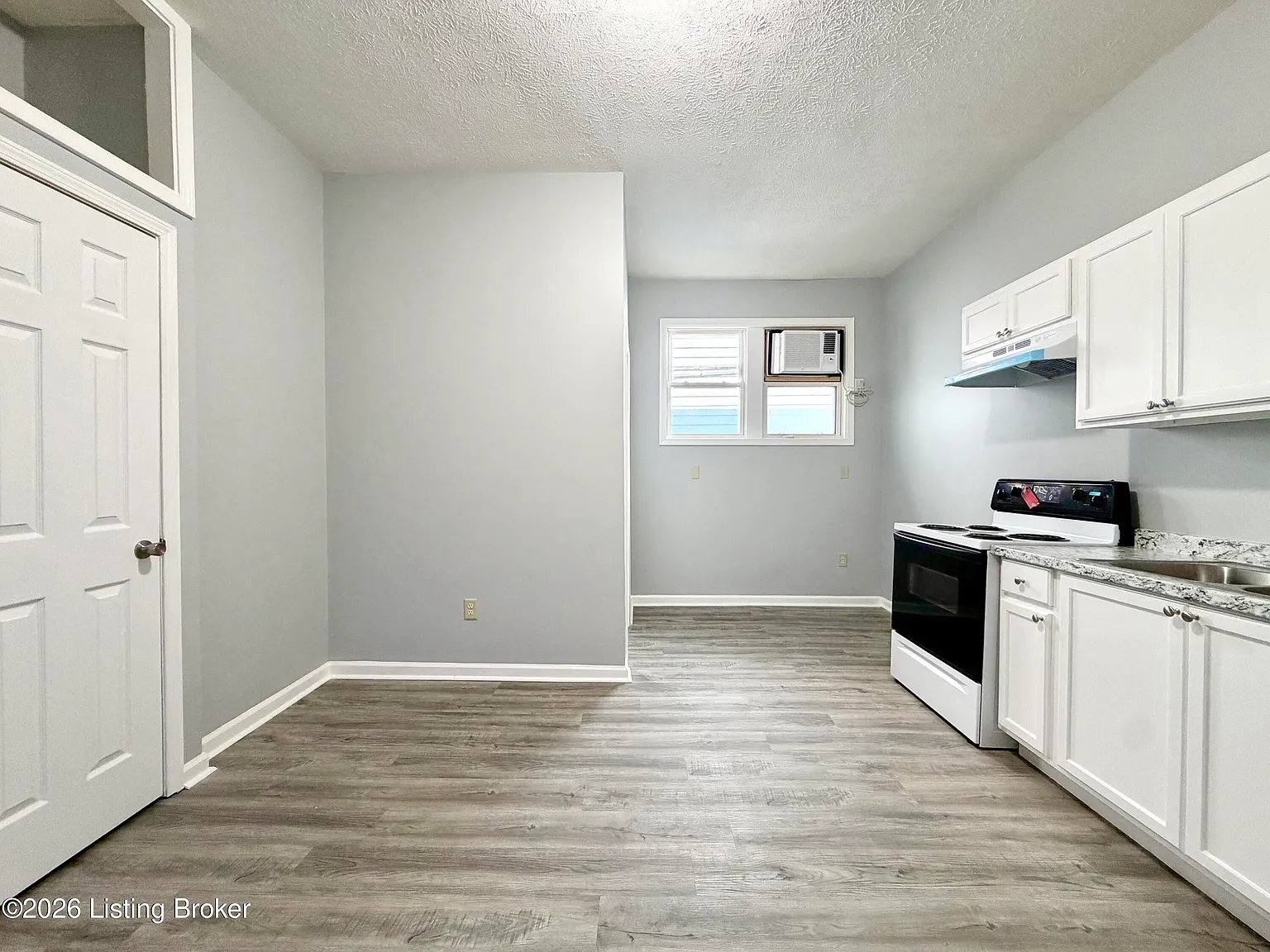 1 bed, 1.0 bath, 300 sqft, $495 — Photo 2