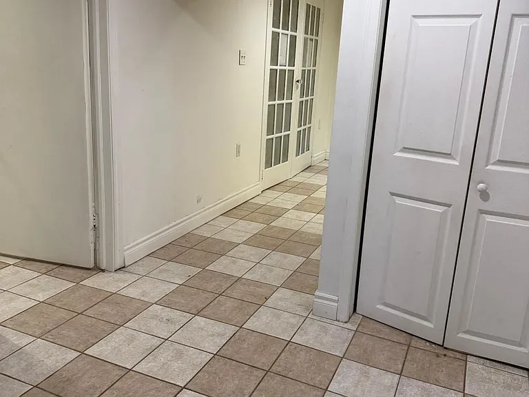 80 Vanbrugh Ave #BASEMENT — Photo 8