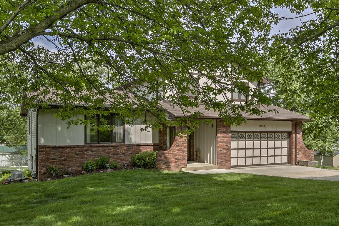 19133 Hawthorne Ave, Council Bluffs, IA 51503 Zillow