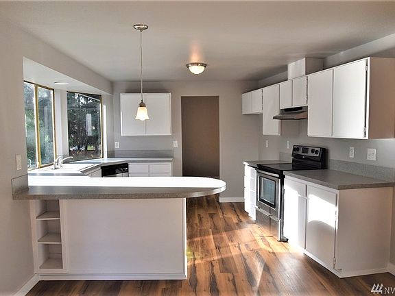3rd image of 3601 Entrada Dr NE